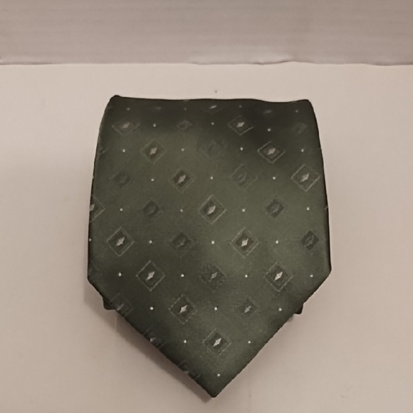DKNY Green Geometric 100% Silk Tie for Formal Occasions - Picture 1 of 4